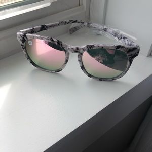 BLENDERS Alumni queen polarized sunglasses